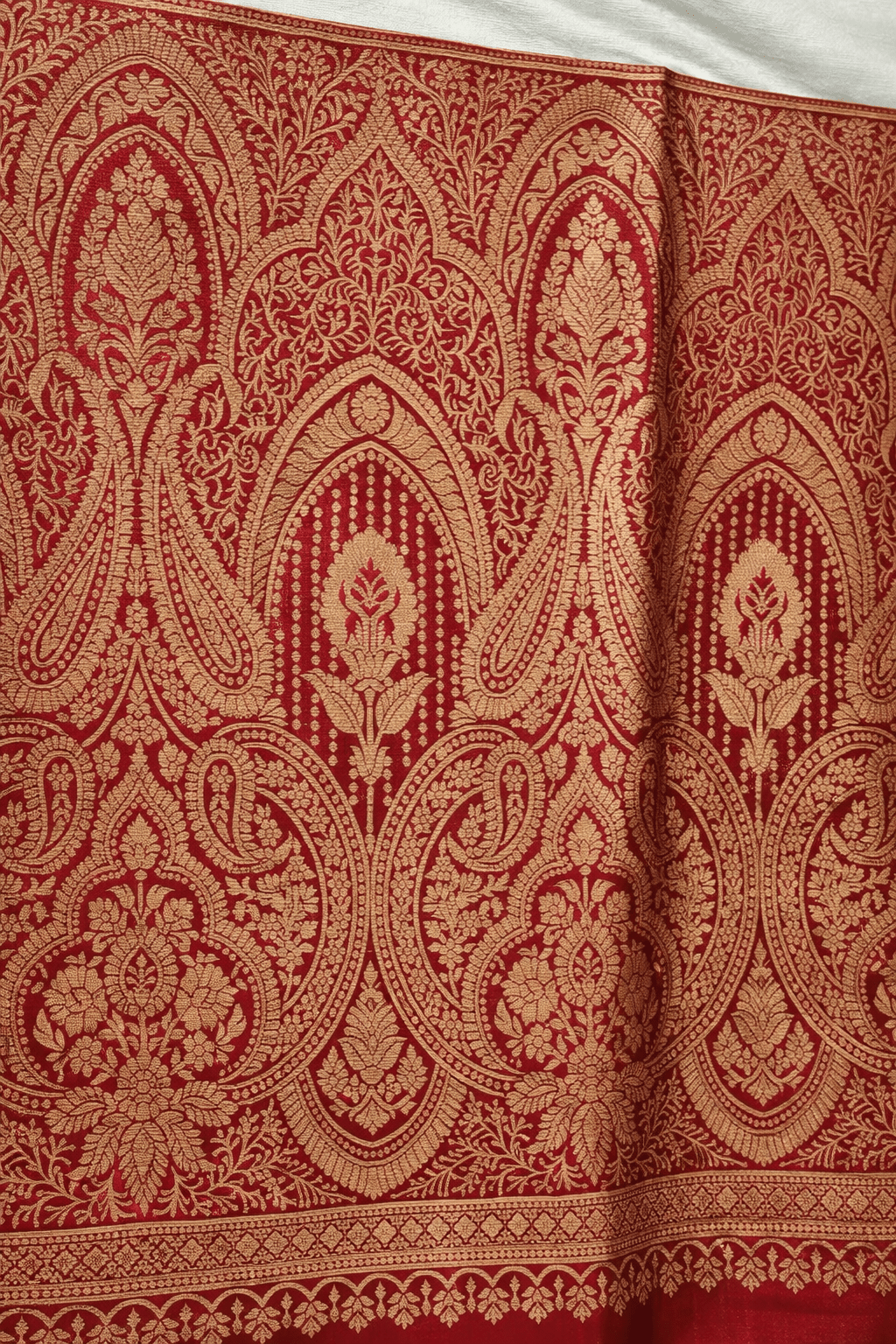 Red Jaal Banarasi Silk Saree with Golden Zari Weaving and Blouse Piece - Kanyaraa